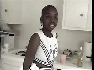 かわいい女の子の次のドアに彼女の最初のC ...