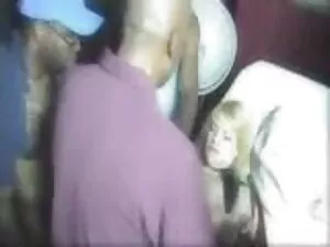 今まで地球の下でポーズをとっていない最も ...
