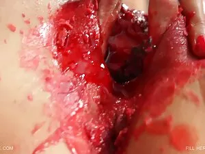 小柄なあなたの固体ボディ点検される作る。 ...
